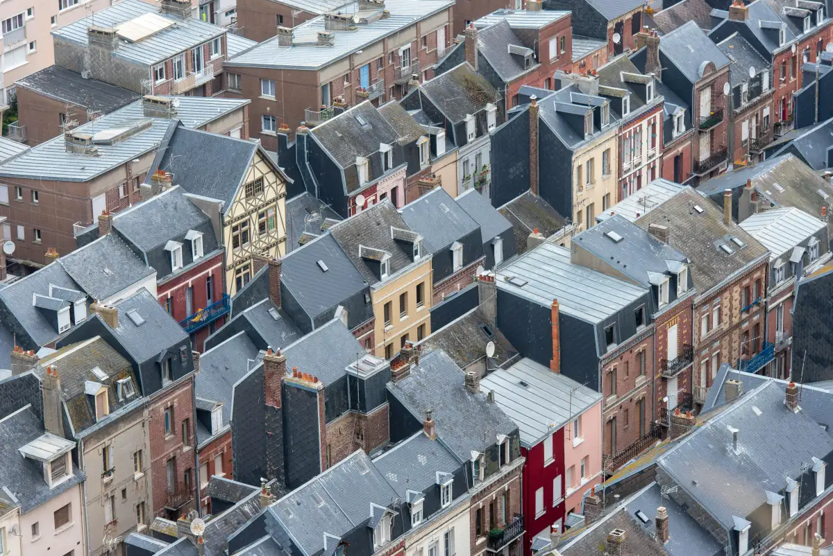 Investir en ville moyenne : bonne idée ou fausse économie ?